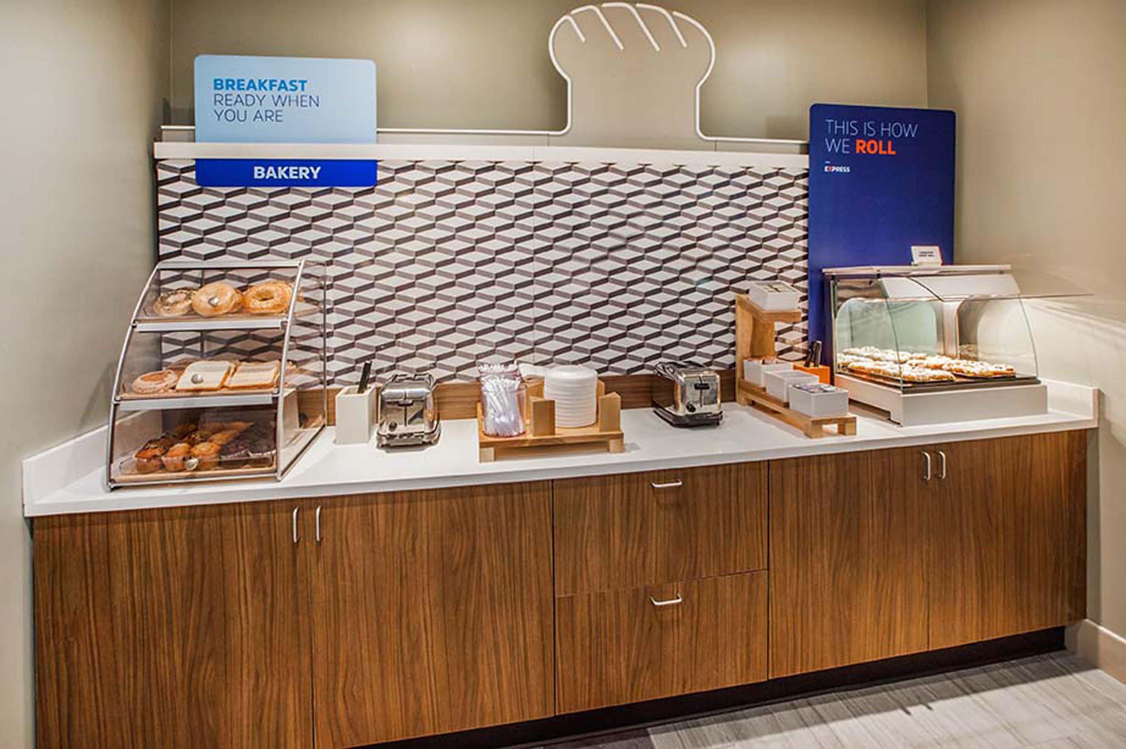 Holiday Inn Express Hotel & Suites Minot South By Ihg Ngoại thất bức ảnh