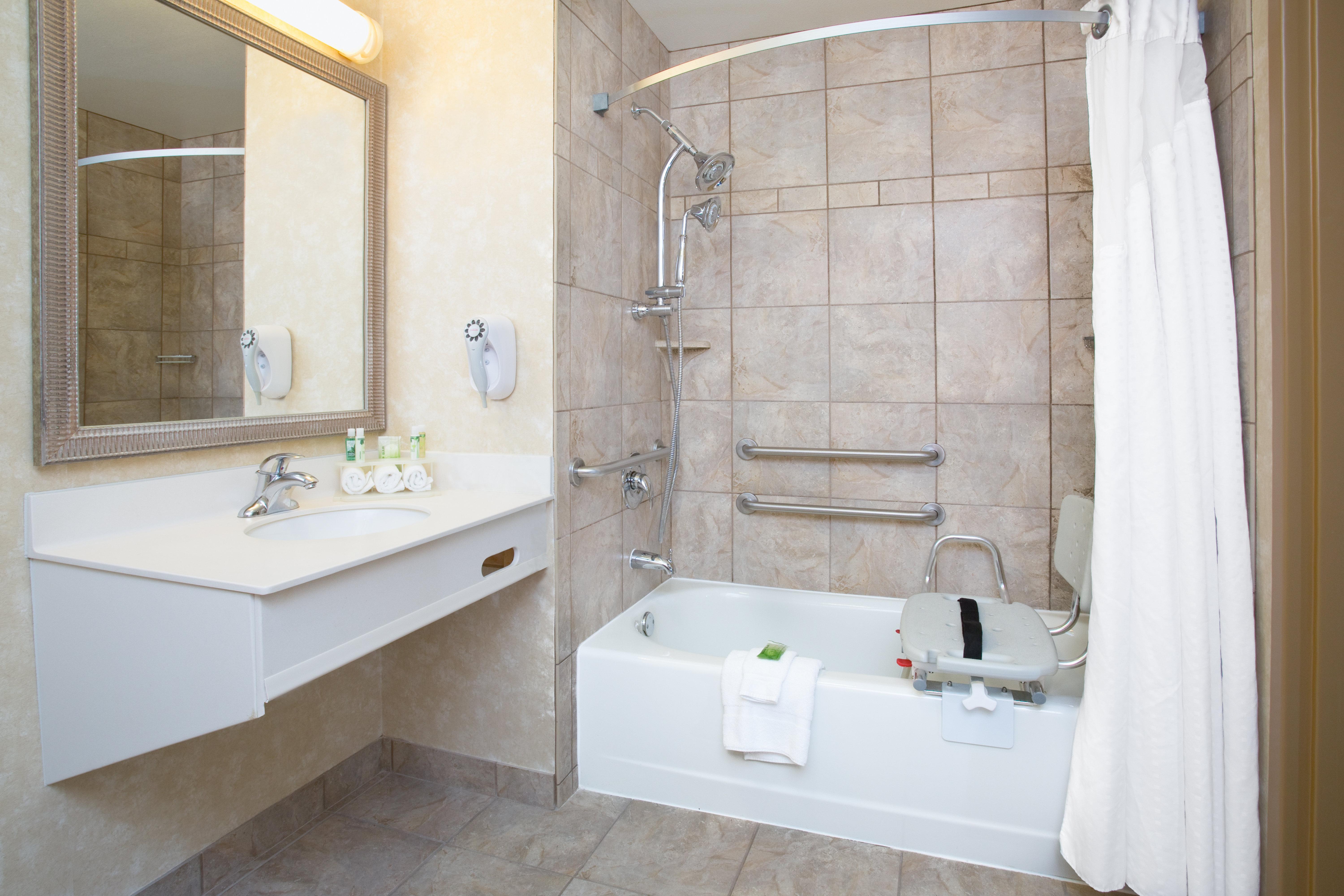 Holiday Inn Express Hotel & Suites Minot South By Ihg Ngoại thất bức ảnh
